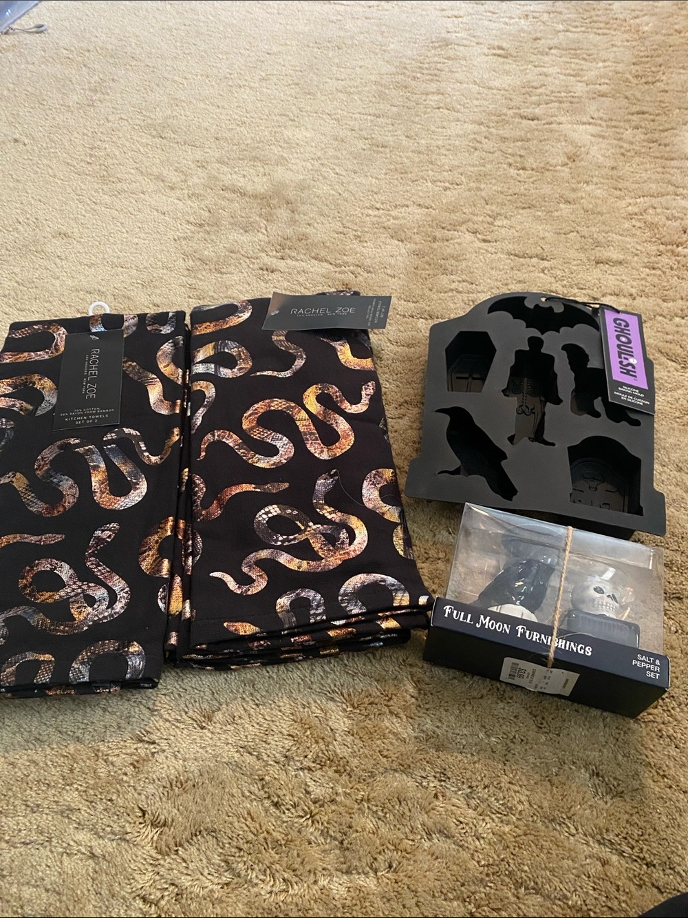 Black metallic snake hand towels salt and pepper shaker and silicone baking mold
